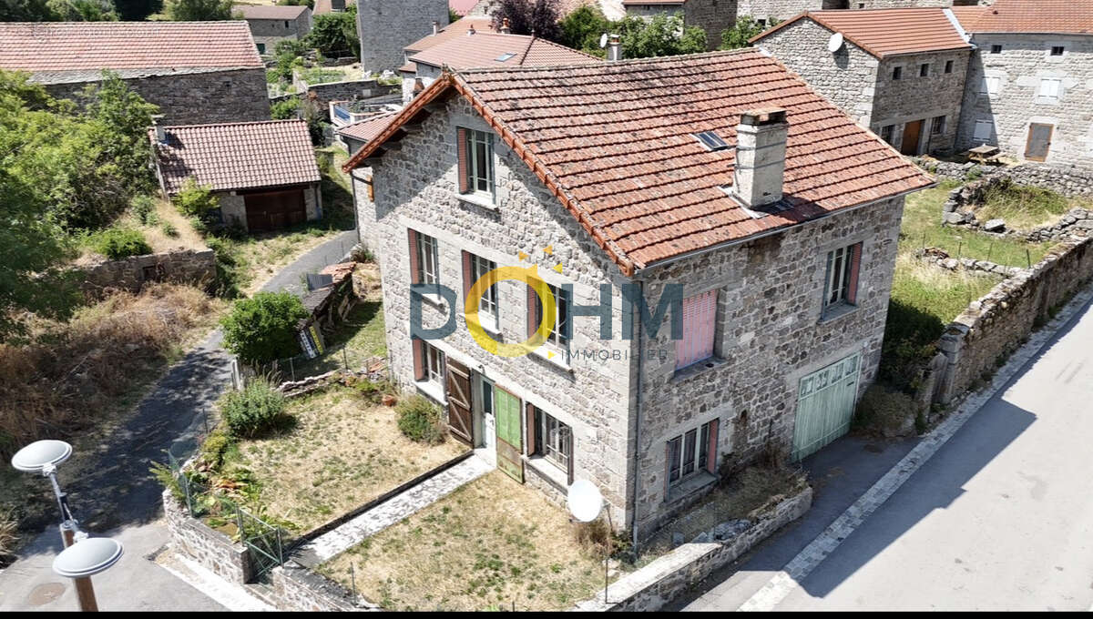 Maison en pierre avec grange et étable   111 m2 habitables   Dépendances de 260 m2 - photo 7