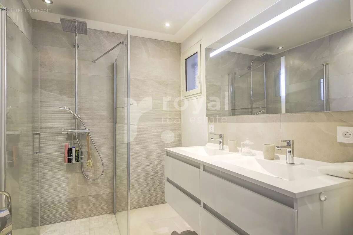 Appartement à MOUGINS
