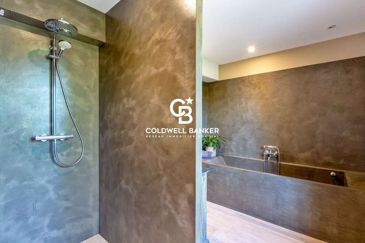 Maison à LA GARDE-FREINET