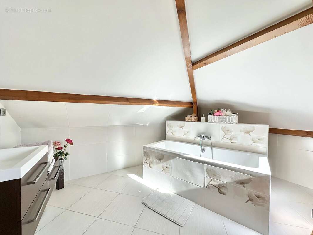 Pavillon familial - centre champs sur marne - photo 13