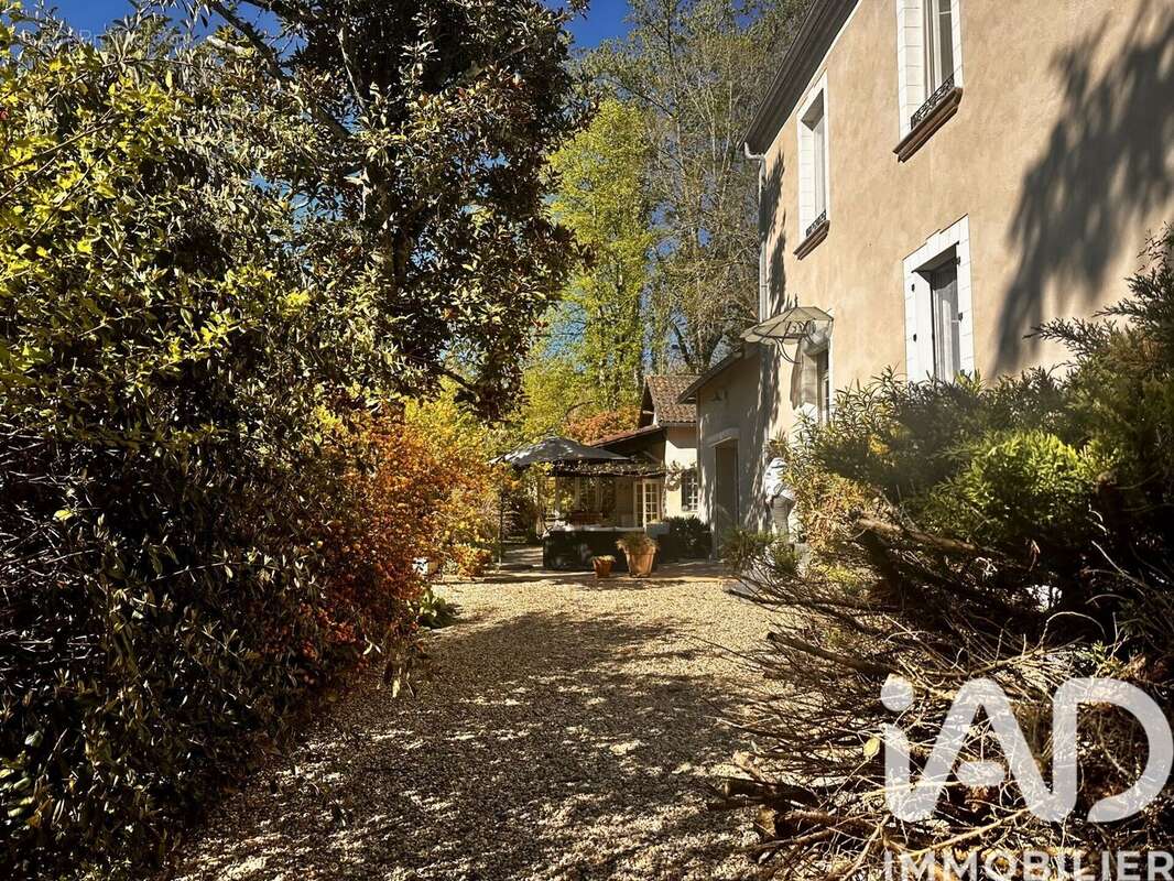 Maison 266 m² à Poudenas  - photo 2