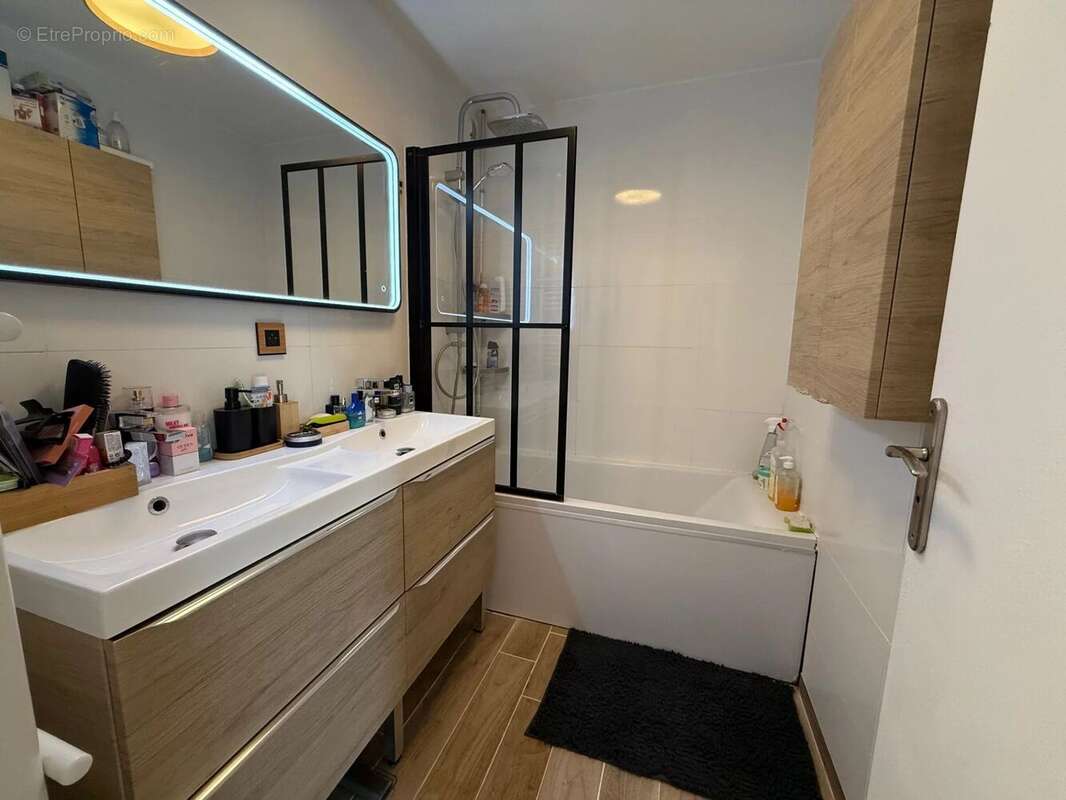 Appartement à COMBS-LA-VILLE