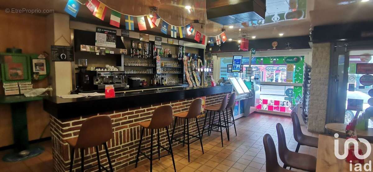 Photo 3 - Commerce à PERNES