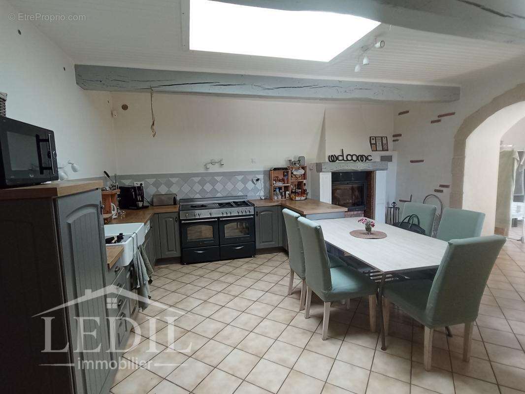 Maison à MONCRABEAU