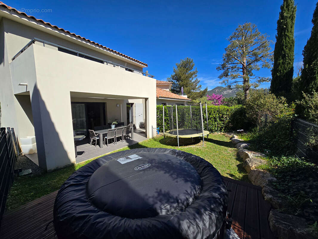 Appartement à AURIOL