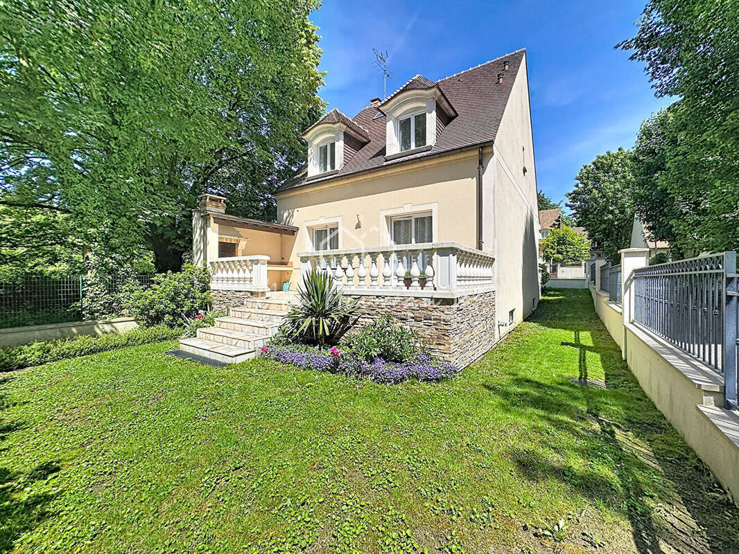 Maison à CHAMPS-SUR-MARNE