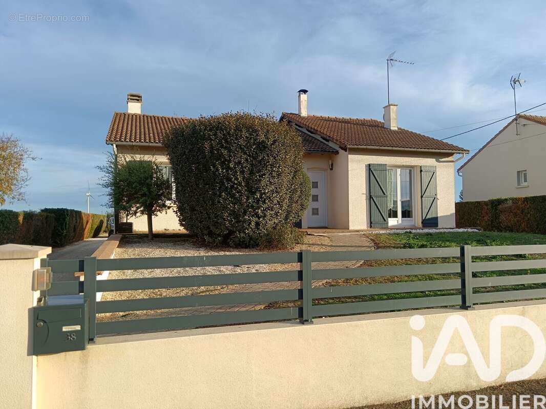 Photo 3 - Maison à LOUZY