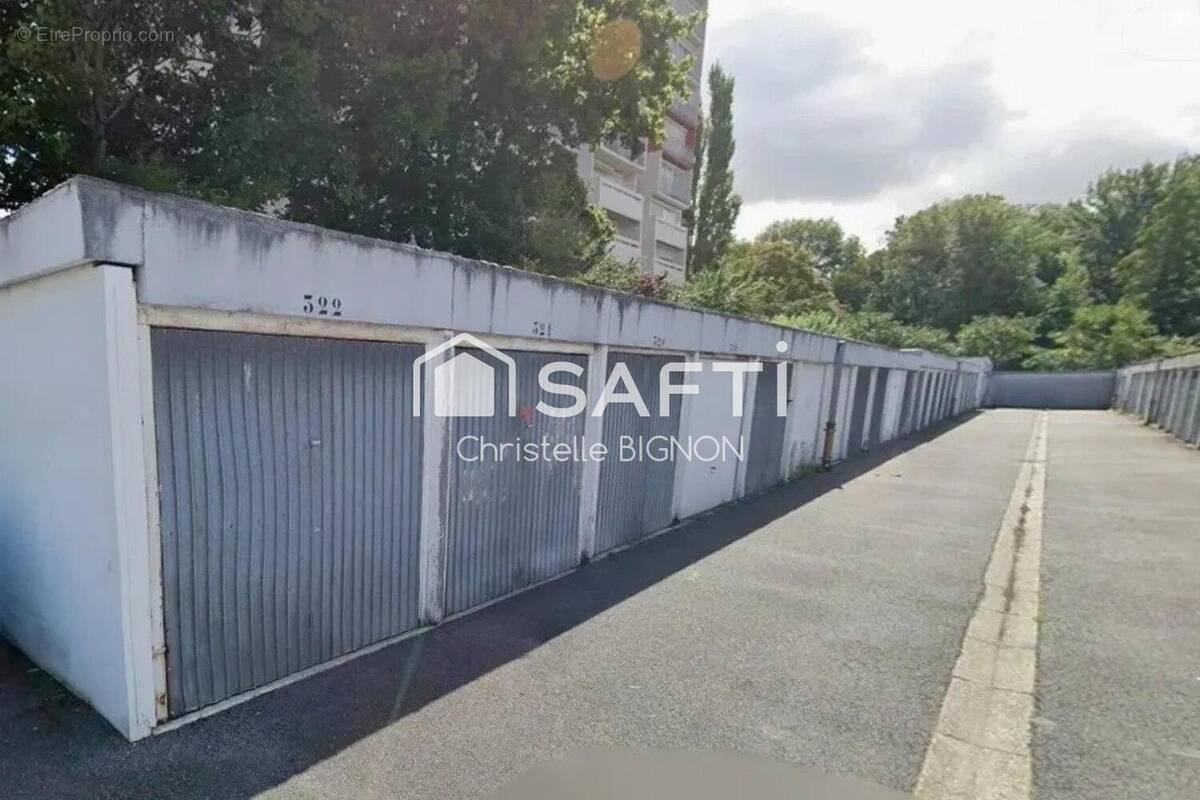 Photo 1 - Parking à MONTATAIRE