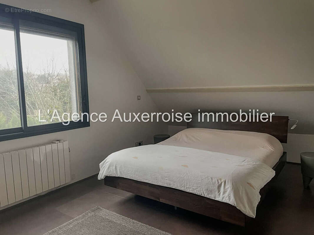 AUXERRE , Maison familiale au calme avec jardin paysagé - photo 13