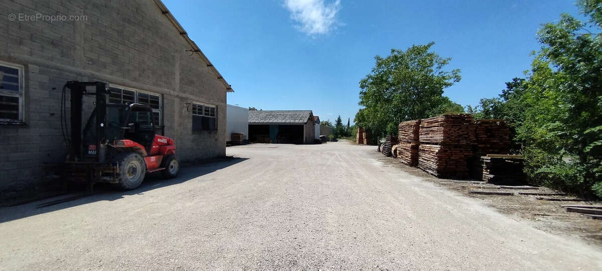Commerce 2225 m² à Montpezat-De-Quercy  - photo 2