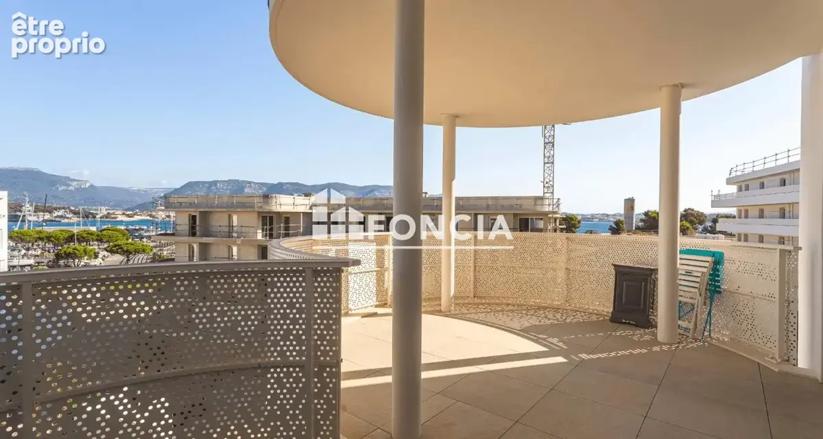 La Seyne-sur-Mer – T3 récent, terrasse 21 m² vue mer, résidence de standing en parc boisé - photo 2
