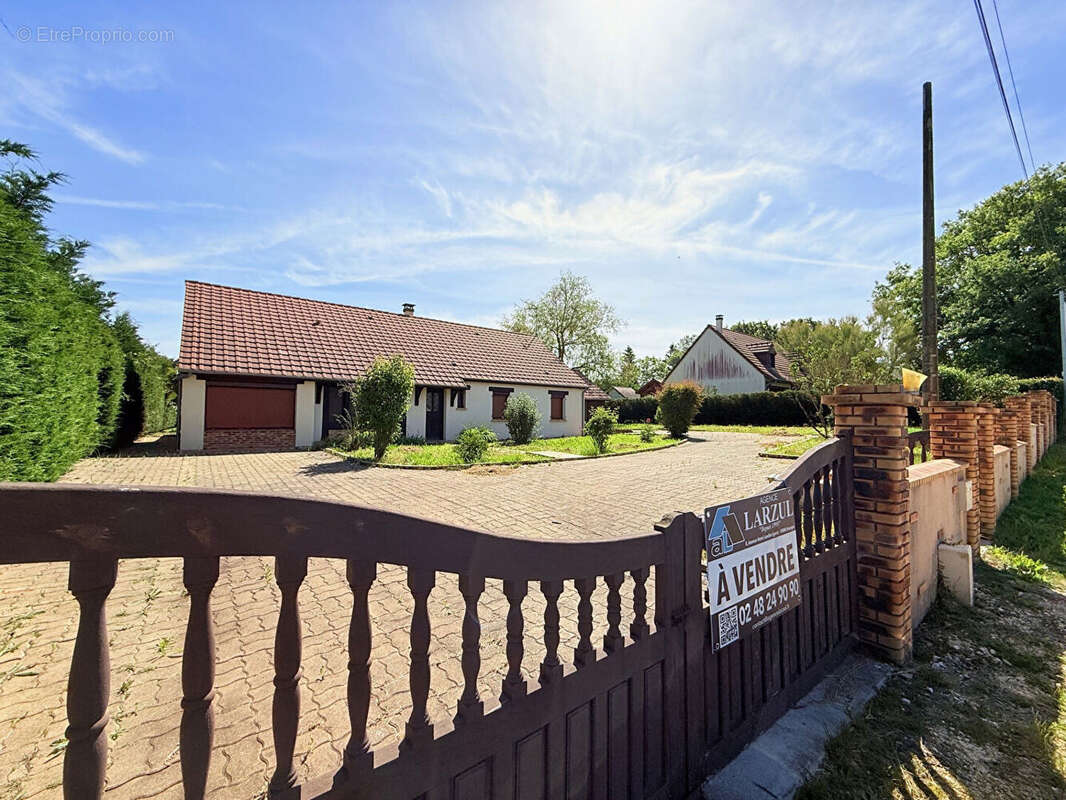 Maison à SAINT-ELOY-DE-GY