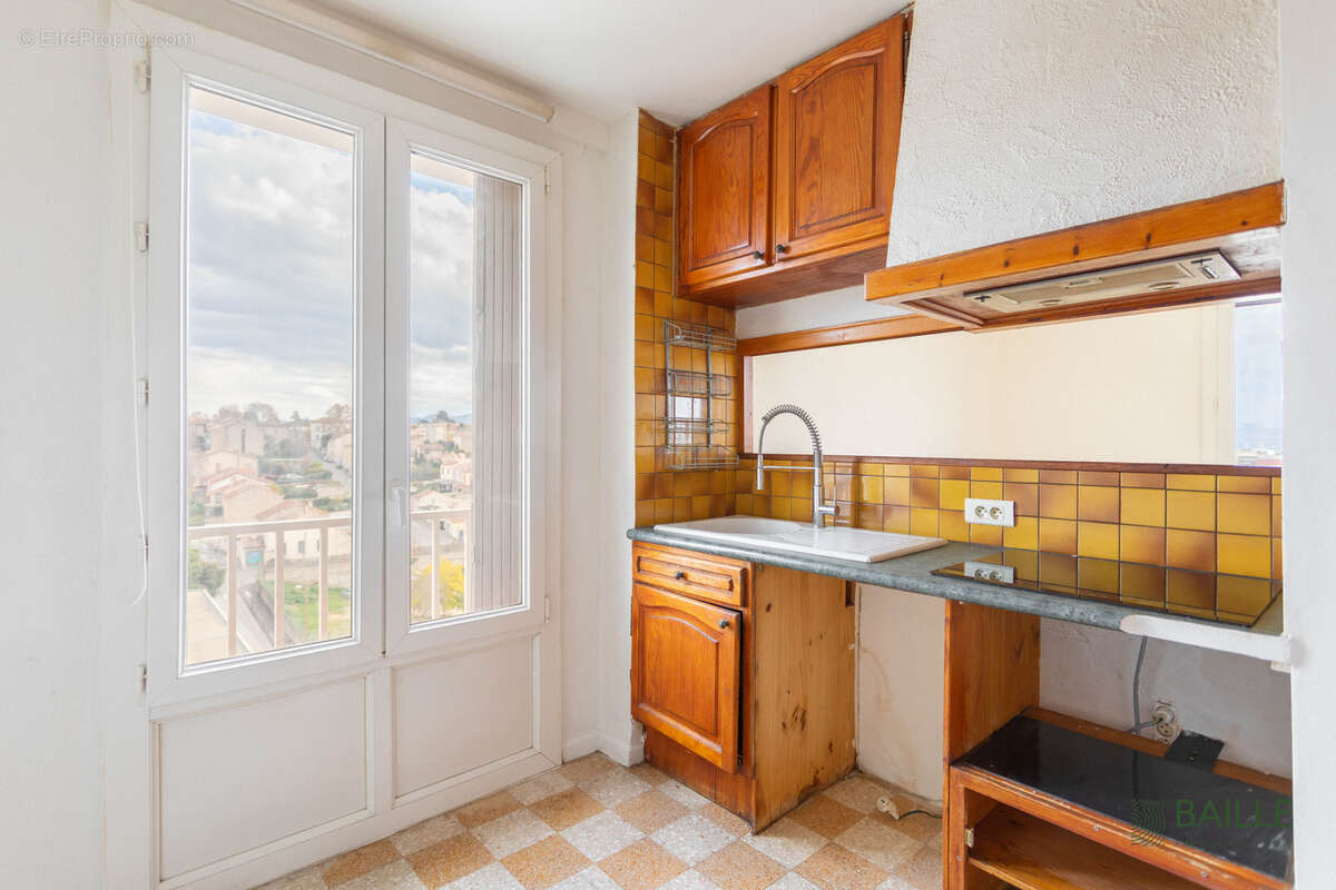Appartement à MARSEILLE-4E