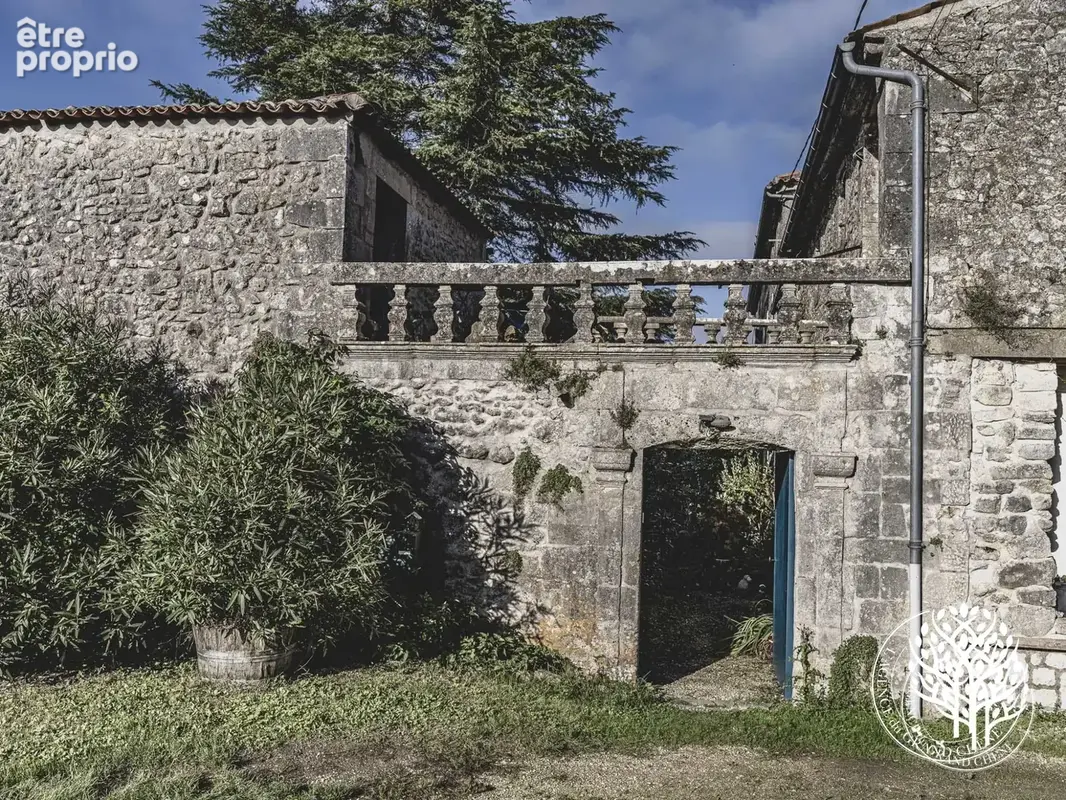 Logis saintongeais et ses dedendances restaurees hors perimetre inondation - photo 3