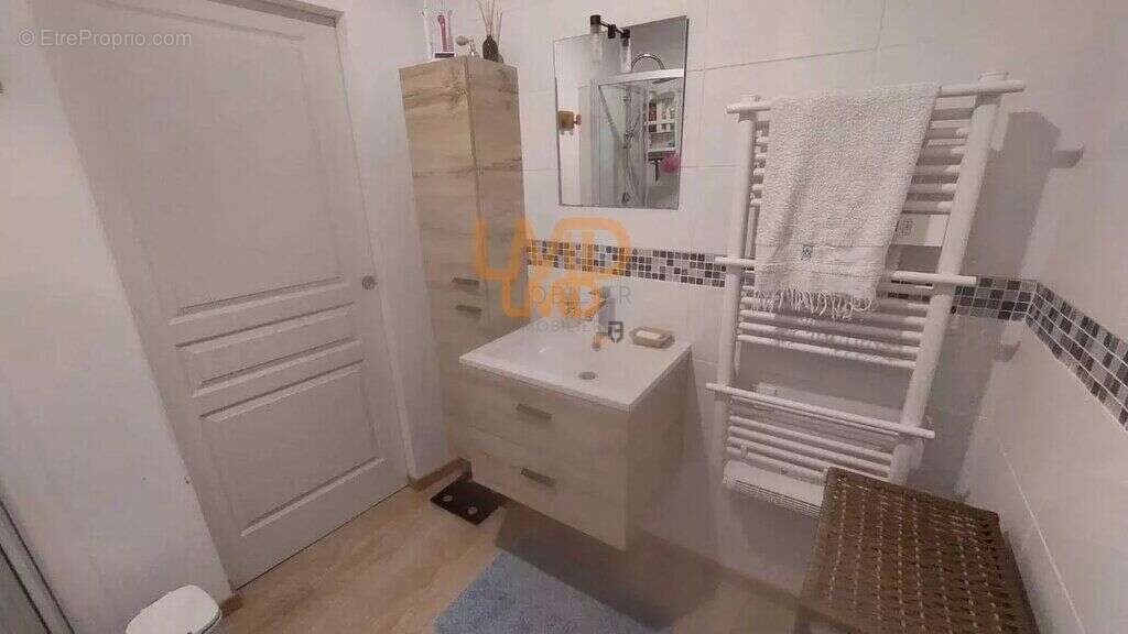 Maison à SALLES-CURAN