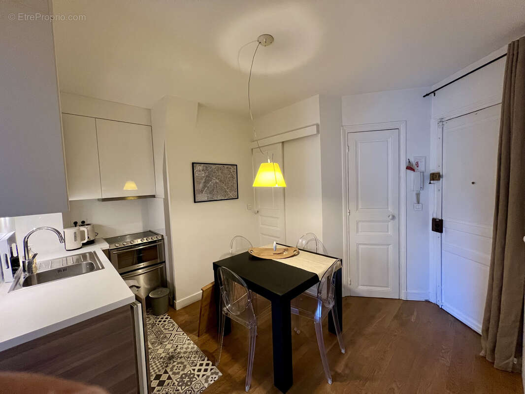 Appartement à PARIS-14E