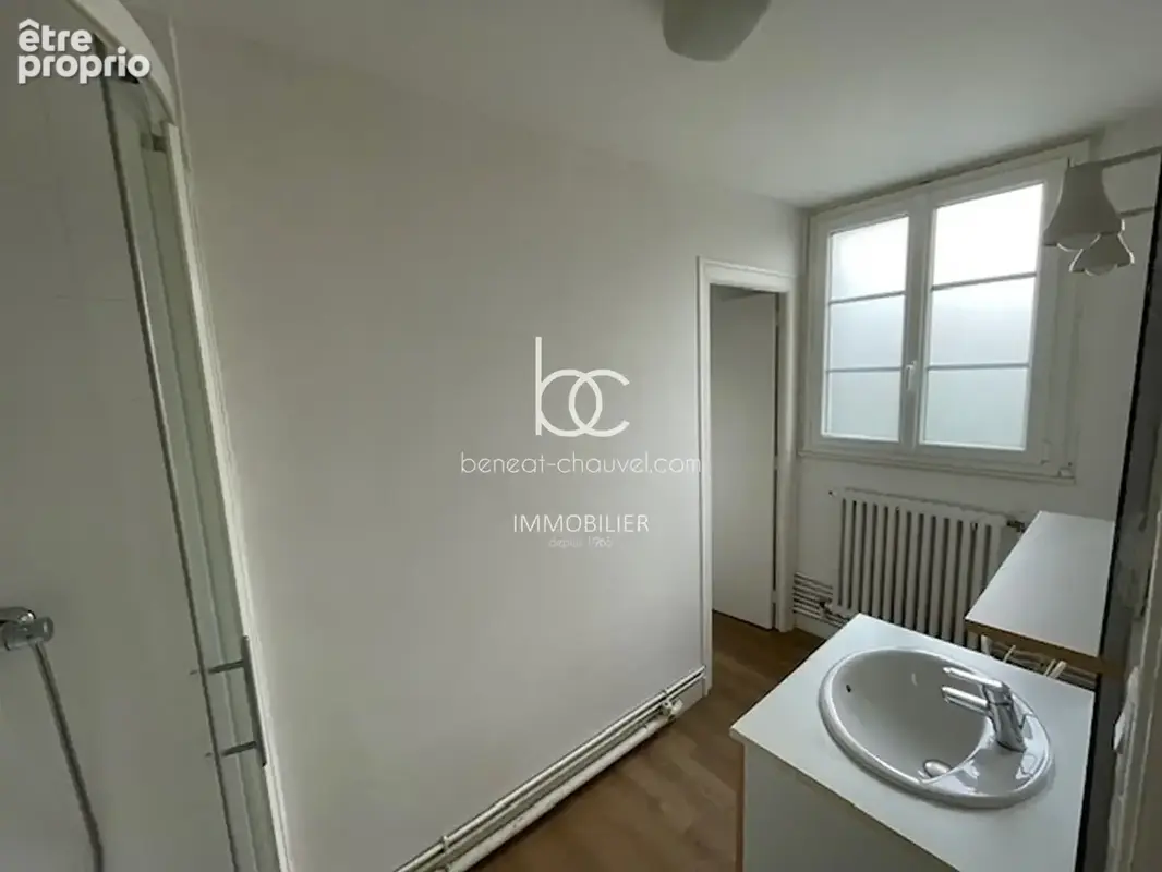 Appartement Vannes 1 pièce(s) 26.75 m2 PLEIN CENTRE - photo 4