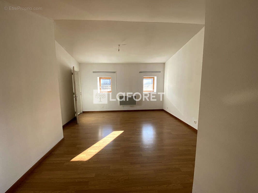Immeuble 165 m² à Saint-Martin-d'Estréaux 2 lots avec locataire, 85 000 - photo 8