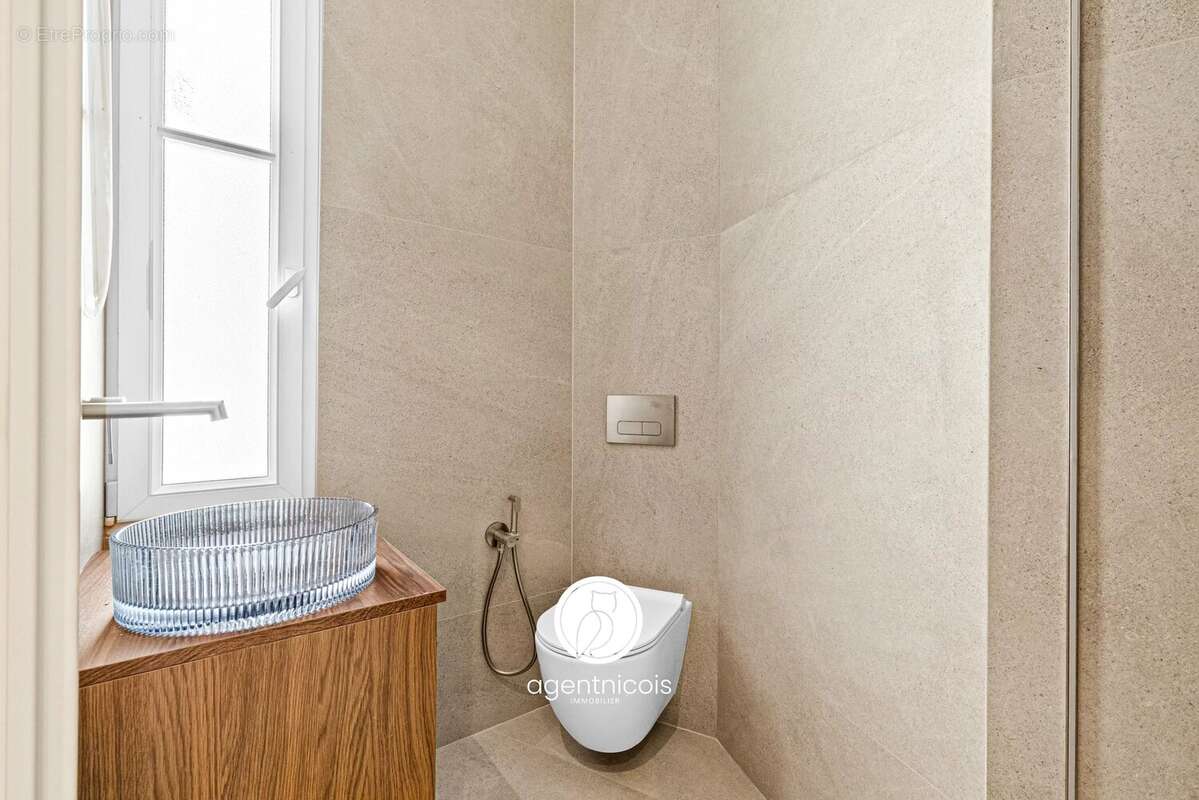 Nice // Boulevard Bischoffsheim : 2 PIÈCES / RÉNOVÉ / VUE MER / BALCON - photo 12