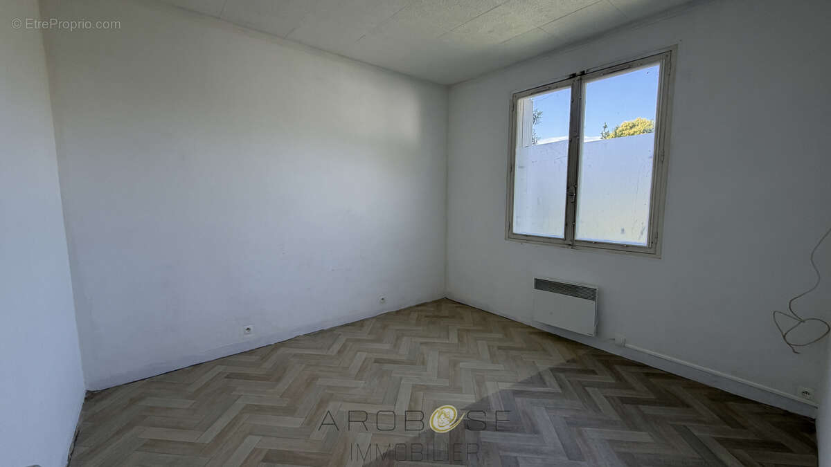 Maison de plain pied de type F3 avec jardin et garage . - photo 13