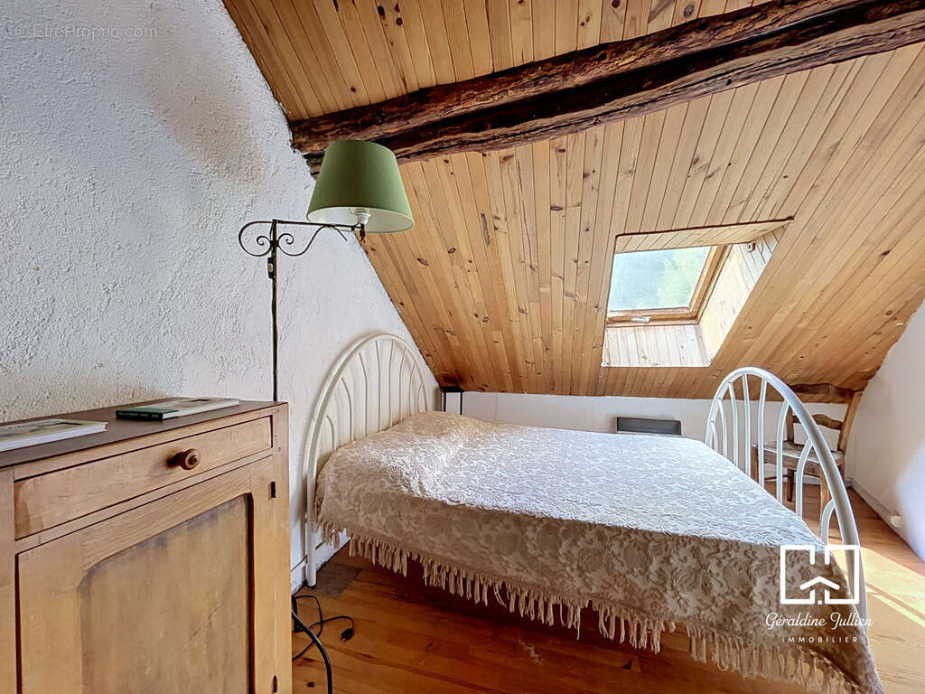 Névache - Authentique maison de village avec terrain et garage - photo 9