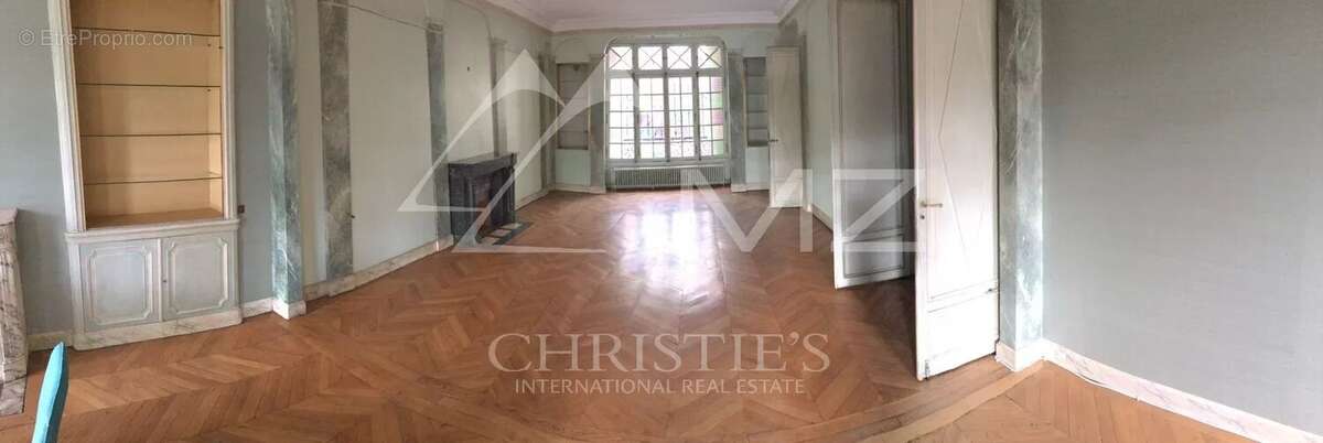 Appartement à PARIS-16E