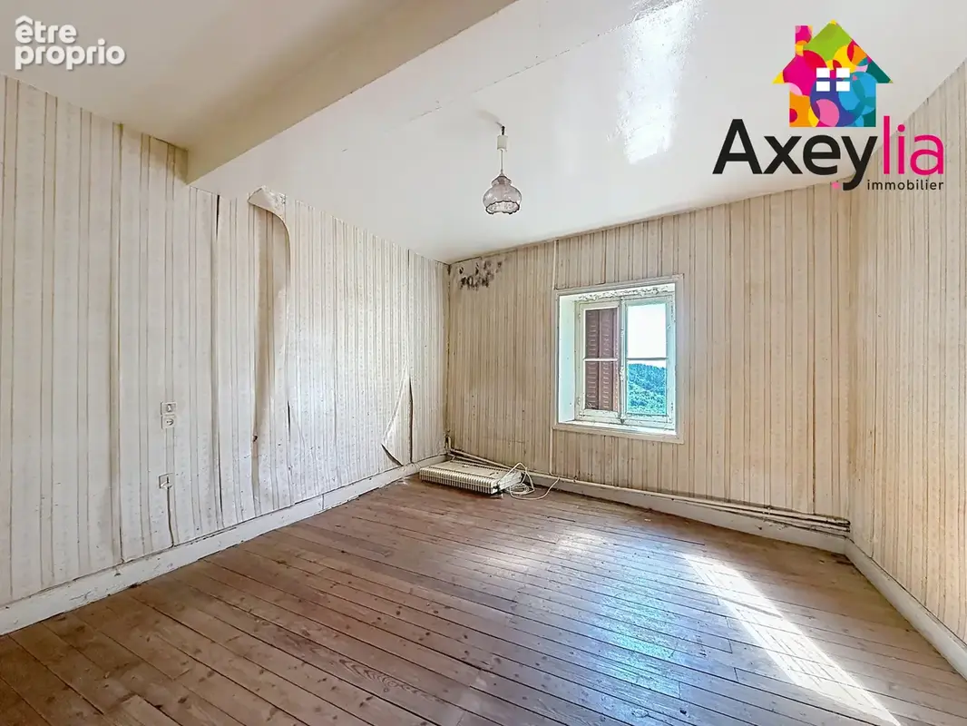 A vendre - saint-bonnet-des-quarts - maison d'habitation à réhabiliter avec grange mitoyenne et terrain - photo 11