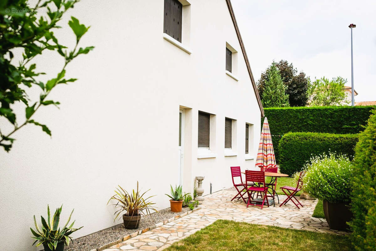 Maison à LA ROCHE-BLANCHE