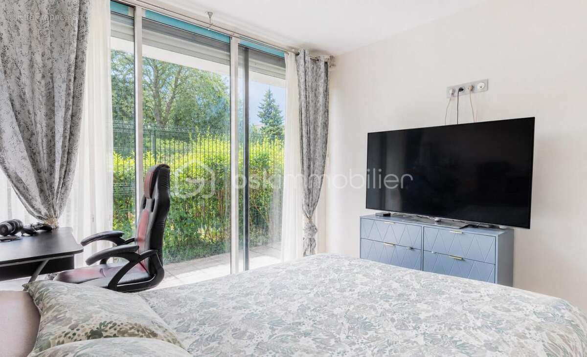 Appartement T3 en rez-de jardin avec loggia - photo 8