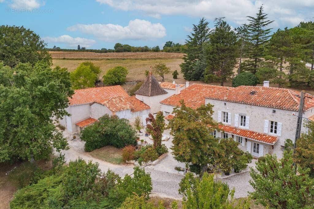Maison à PUJOLS