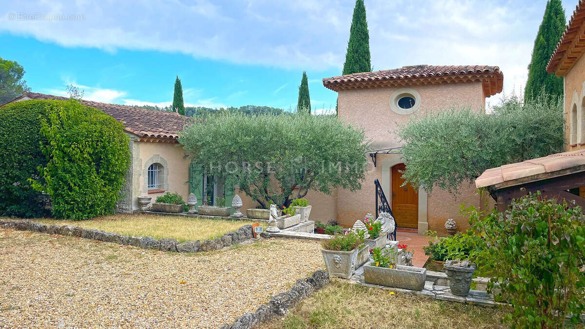 Maison 315 m² à Salernes  - photo 5