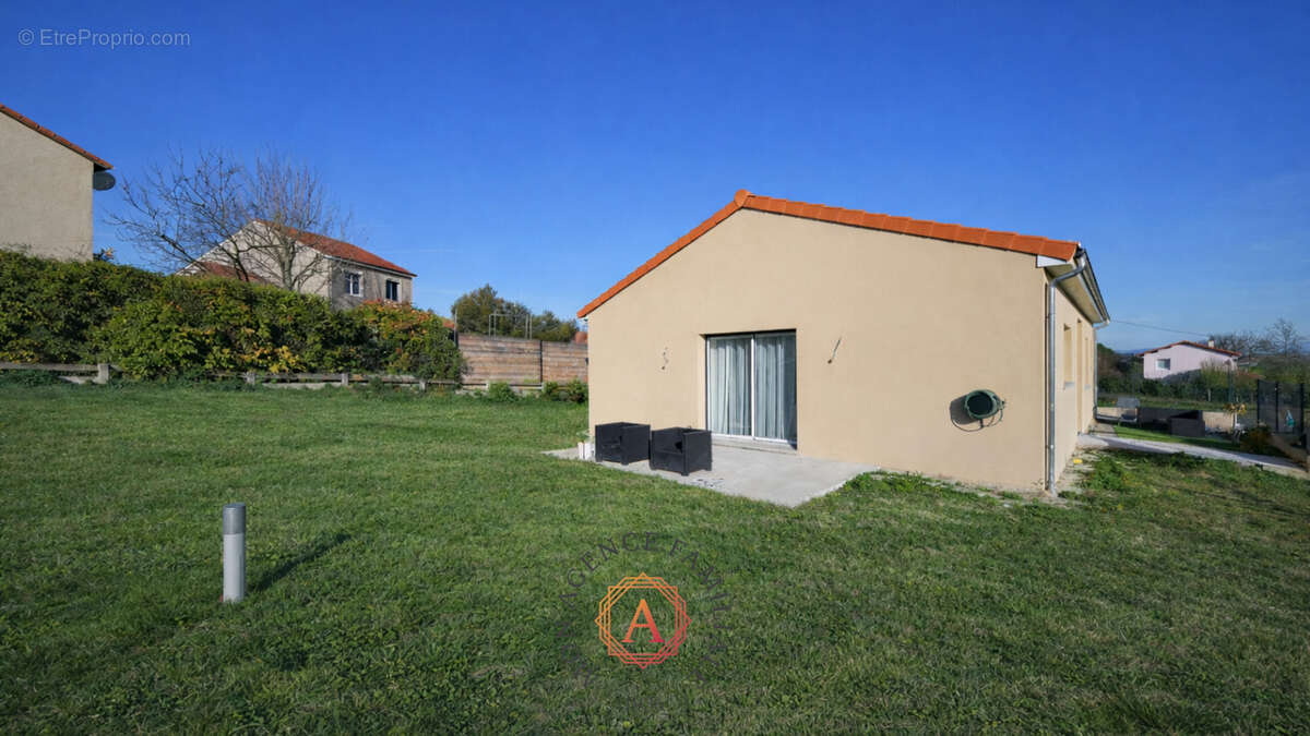 Maison à PESSAT-VILLENEUVE