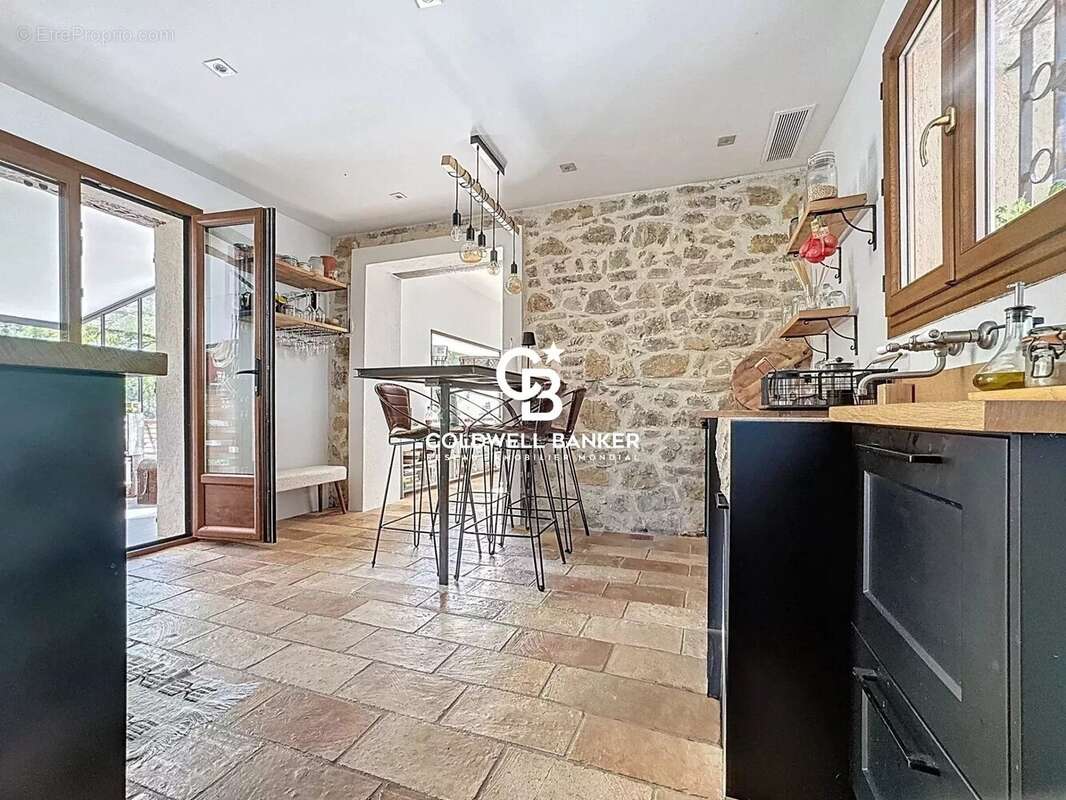 Maison à TOURRETTES