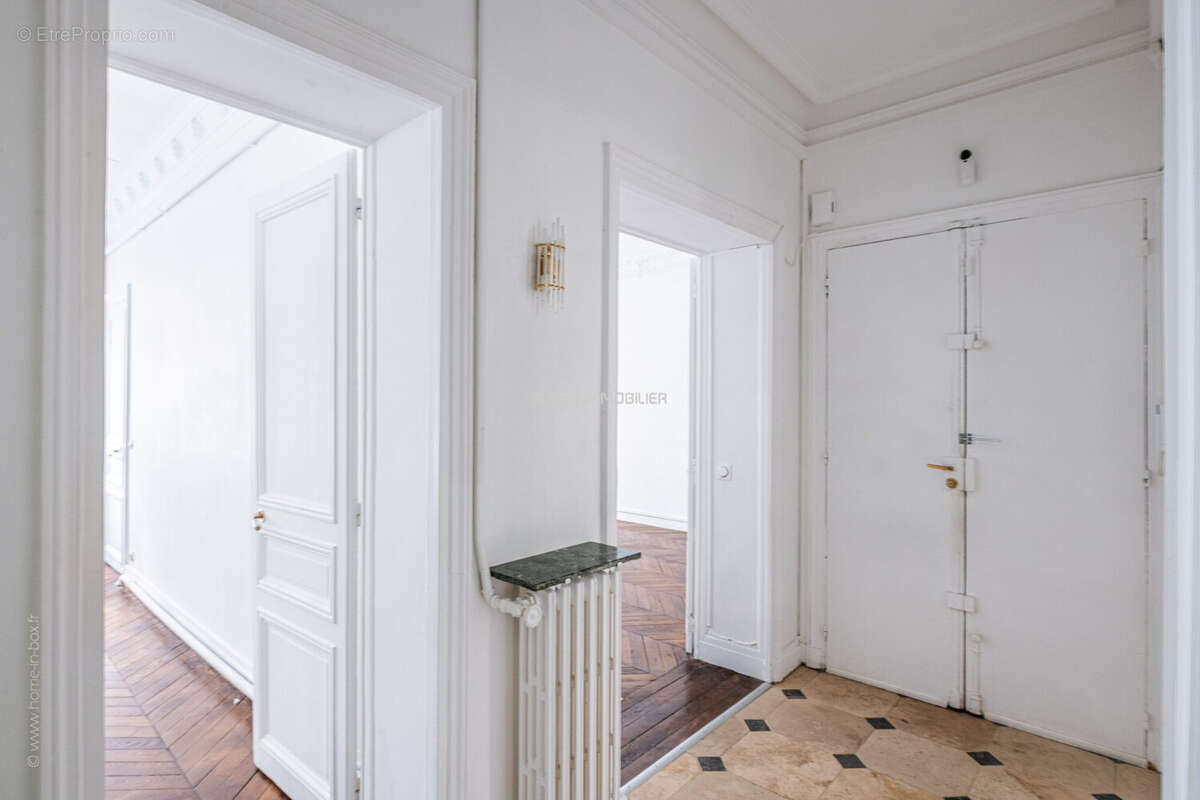 Appartement à PARIS-16E