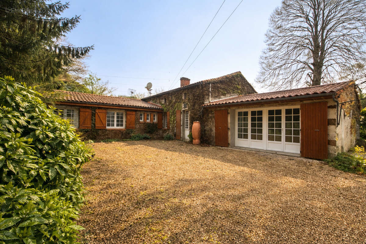 Maison à CHANTELOUP-LES-BOIS