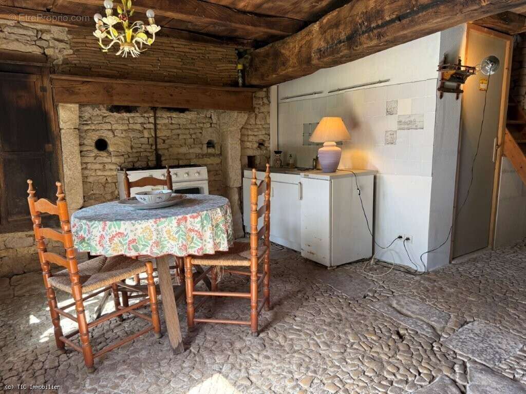 Maison à CHAMPAGNE-MOUTON