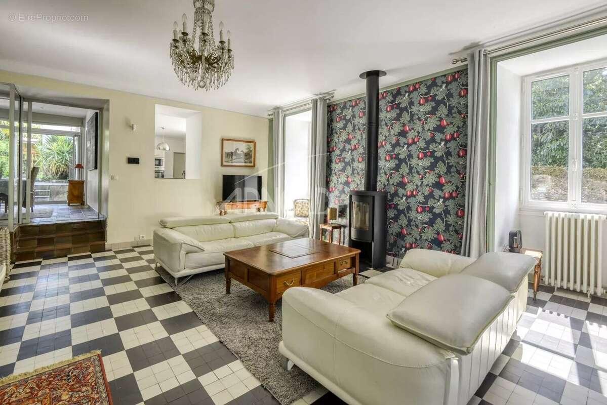 Maison à SAINT-SEBASTIEN-SUR-LOIRE