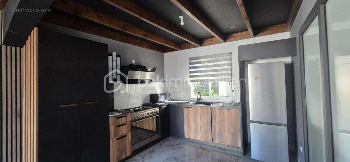 Maison f3 + dépendance locative - centre-ville de saint-philippe - photo 8