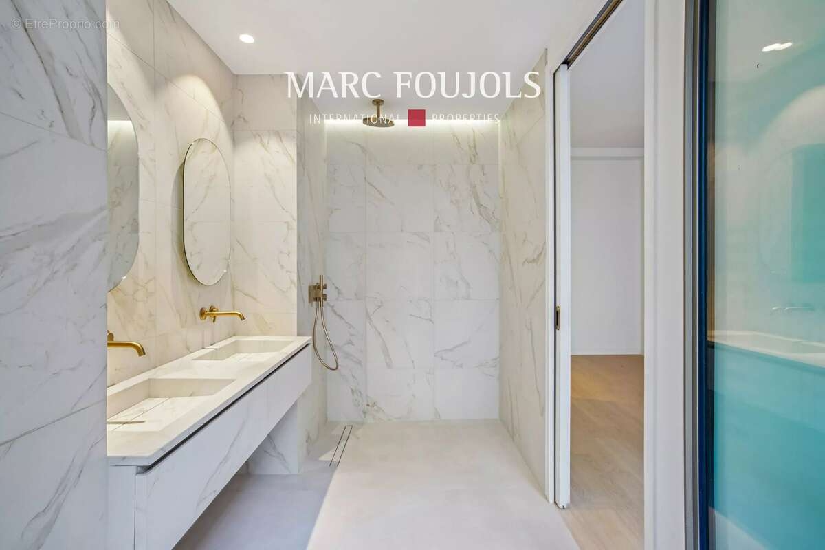 Appartement à PARIS-8E