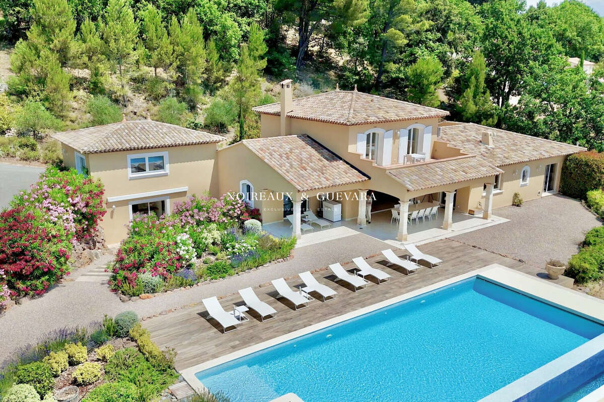 Maison 400 m² à Seillans  - photo 4