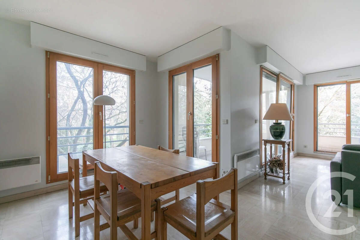 Appartement à SAINT-MAUR-DES-FOSSES