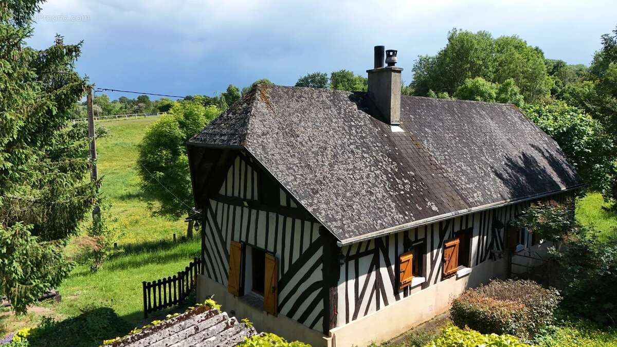 Maison à SAINT-PIERRE-SUR-DIVES