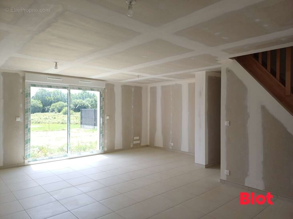Maison à DOMAGNE