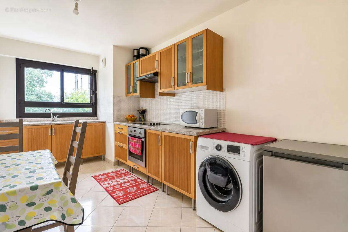 Appartement à LES CLAYES-SOUS-BOIS