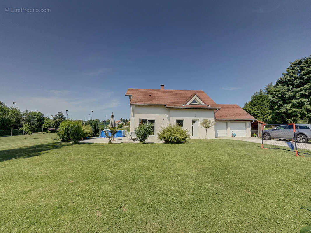 Maison à LES ECORCES