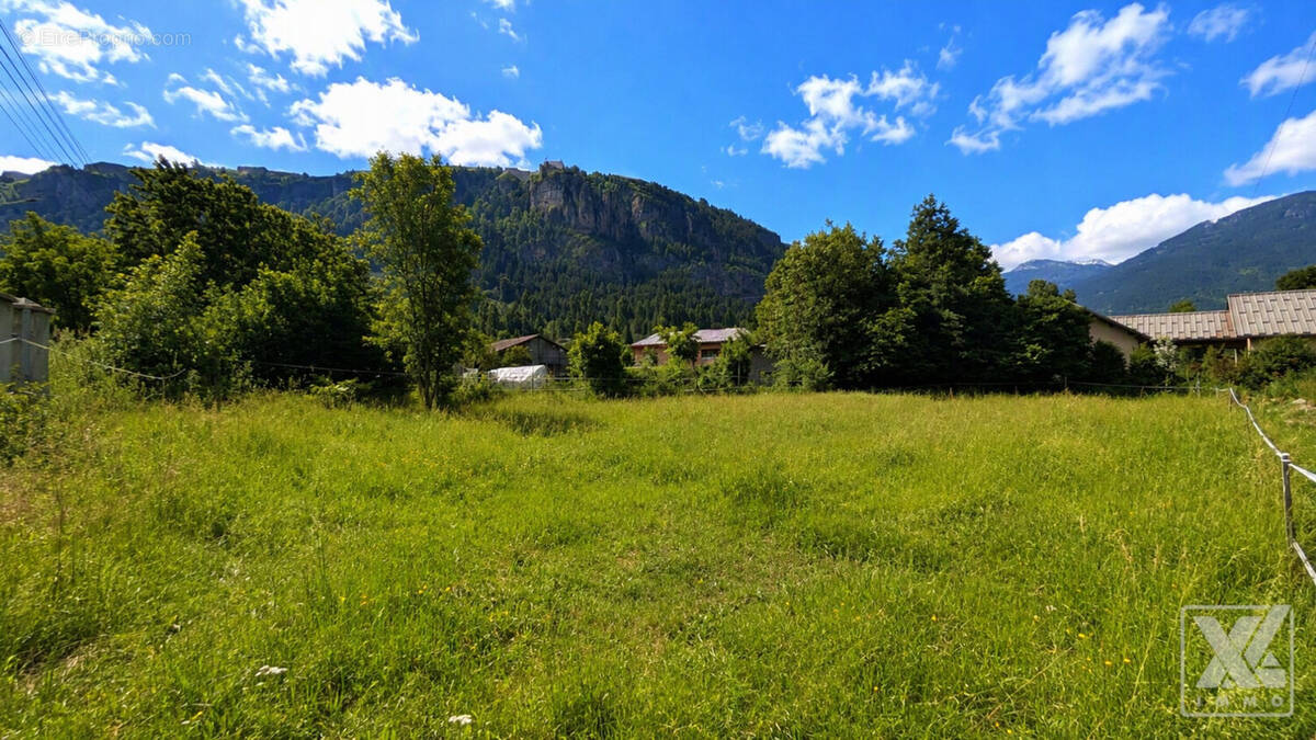 Terrain à EYGLIERS