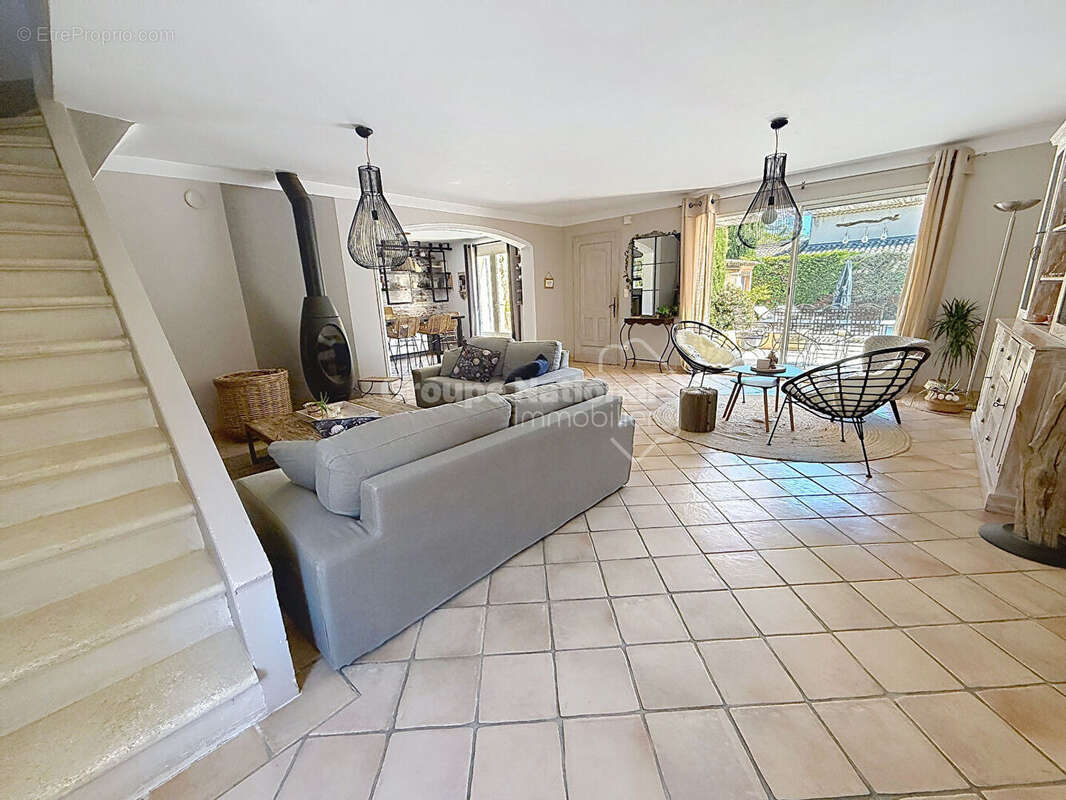 Villa de caractère 165 m2 habitables avec appartement indépendant, garage, terrain attenant avec piscine - photo 12