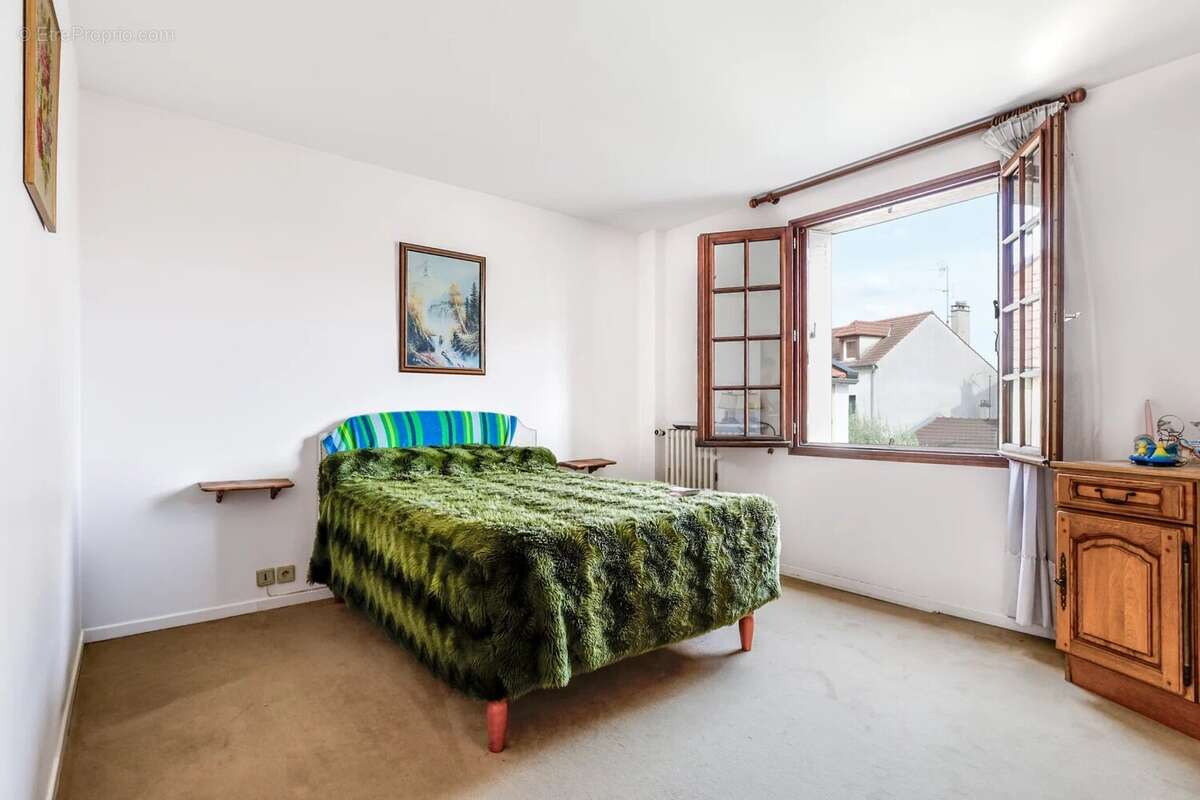 EXCLUSIVITÉ – Maison familiale traversante avec jardin, garage, sous-sol total et fort potentiel d’évolution – Plateau de Gentil - photo 11