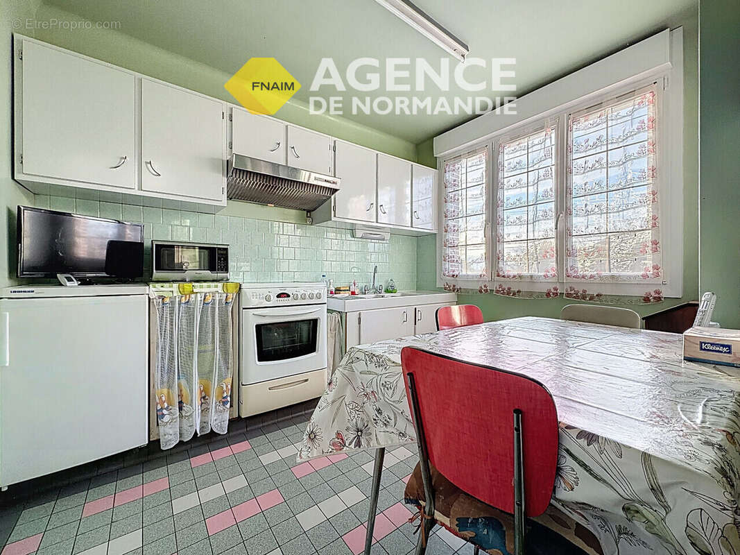 Maison à LA FERTE-FRENEL