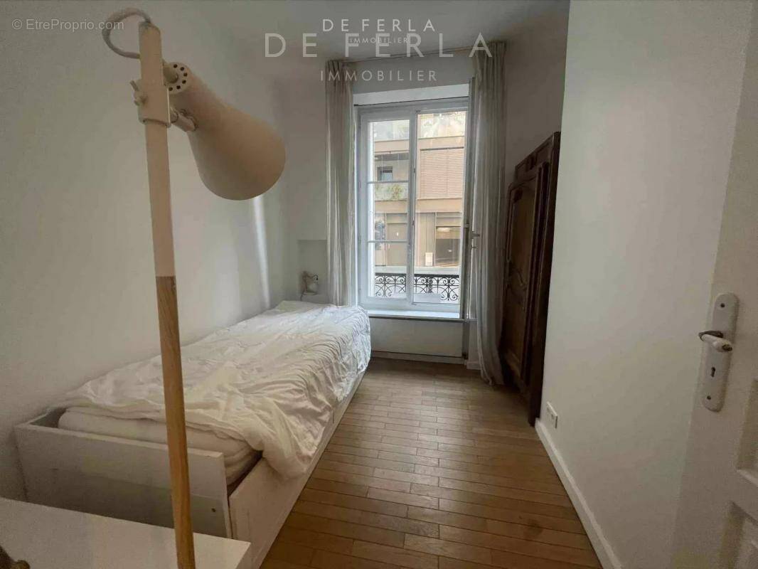Appartement à PARIS-7E